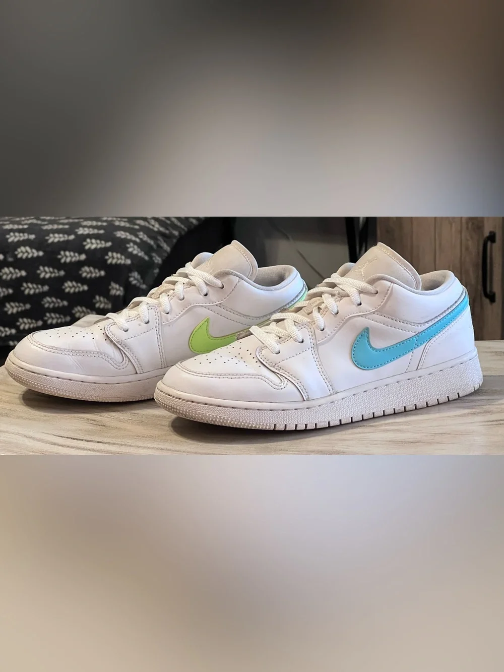 Air Jordan 1 Low White Neon Multicolor Swoosh 5Y Women’s 6.5 CW7035-100